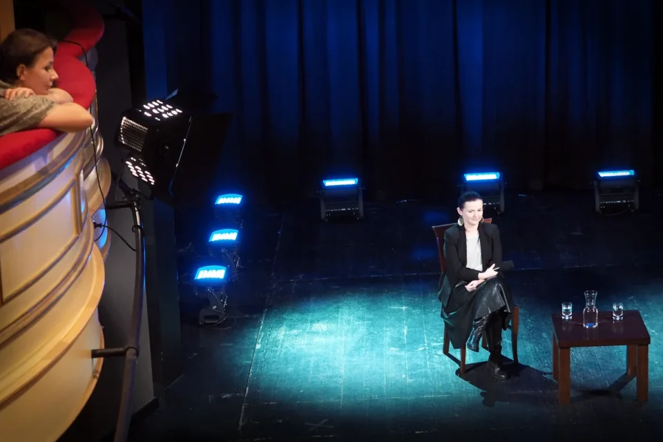 30 11 2015 UL JEZUICKA LUBLIN TEATR STARY KINO W TEATRZE STARYM FILM JEZIORAK - GOSC JOWITA BUDNIK FOT WOJCIECH NIESPIALOWSKI / TS