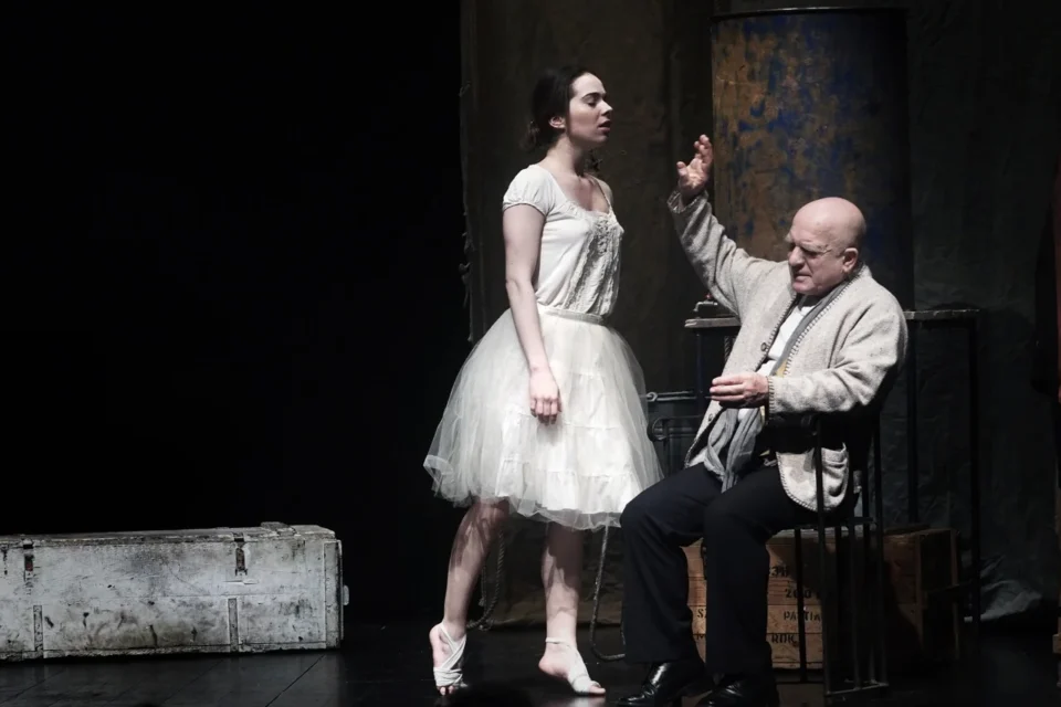 OLYMPUS DIGITAL CAMERA          16 02 2016 LUBLIN TEATR STARY BURZA wg Williama Shakespeare'a / Studio Teatralne Kolo i Teatr Ochoty / Warszawa Wystepuja: Maria Pawlowska