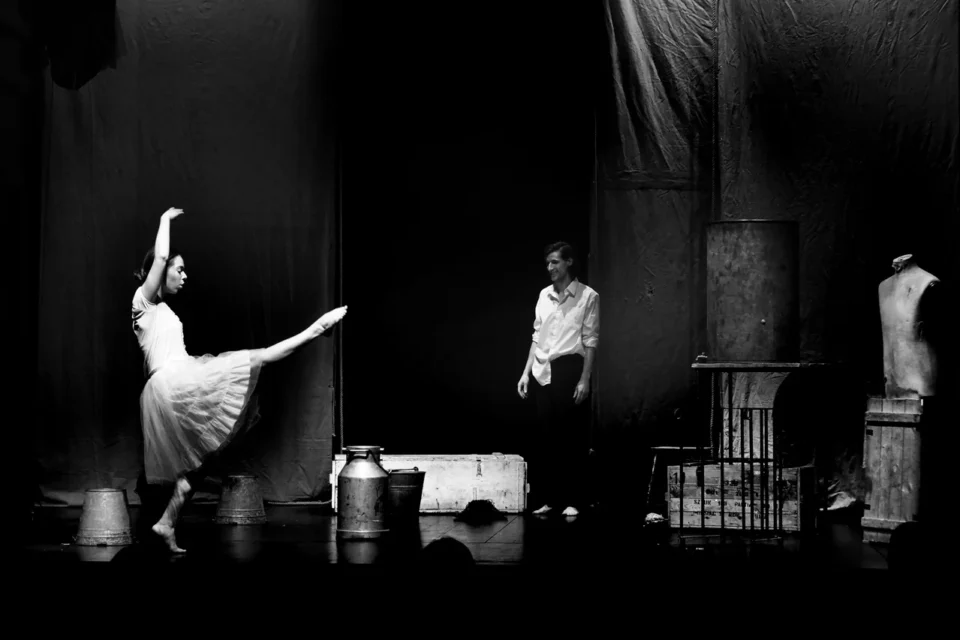 OLYMPUS DIGITAL CAMERA          16 02 2016 LUBLIN TEATR STARY BURZA wg Williama Shakespeare'a / Studio Teatralne Kolo i Teatr Ochoty / Warszawa Wystepuja: Maria Pawlowska