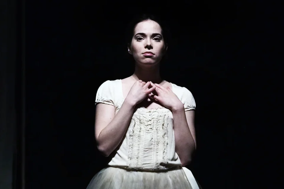 OLYMPUS DIGITAL CAMERA          16 02 2016 LUBLIN TEATR STARY BURZA wg Williama Shakespeare'a / Studio Teatralne Kolo i Teatr Ochoty / Warszawa Wystepuja: Maria Pawlowska