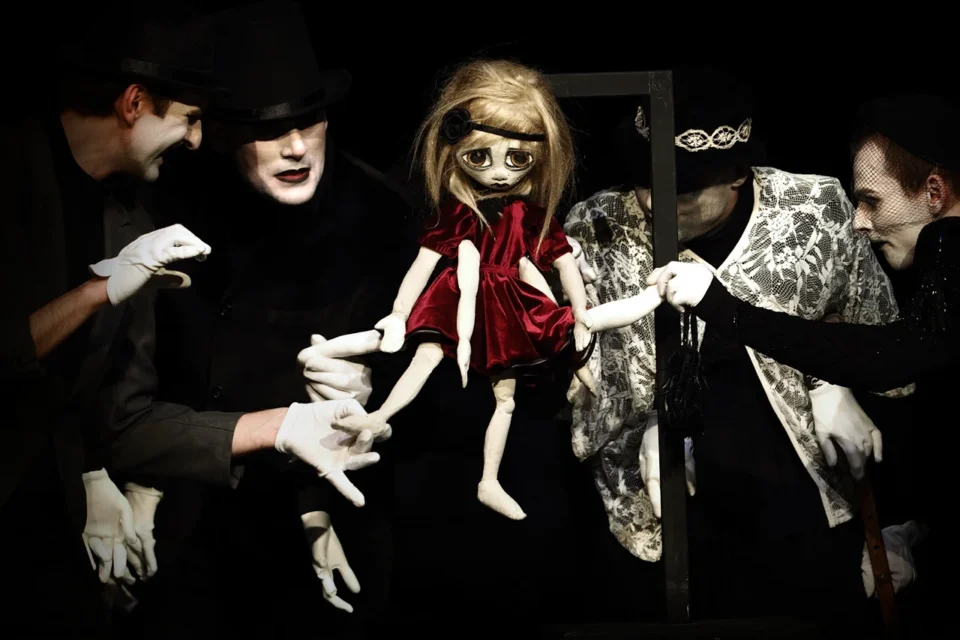 04 10 2016 LUBLIN TEATR STARY Calineczka dla dorosłych  Teatr Montownia / Warszawa FOT DOROTA AWIORKO