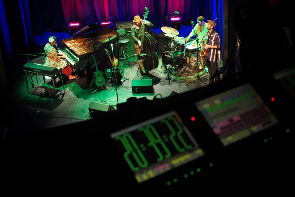 11 11 2015 LUBLIN UL JEZUICKA TEATR STARY KONCERT CARMEN SOUZA & THEO PASCAL „ EPISTOLA " FOT WOJCIECH NIESPIALOWSKI / TS