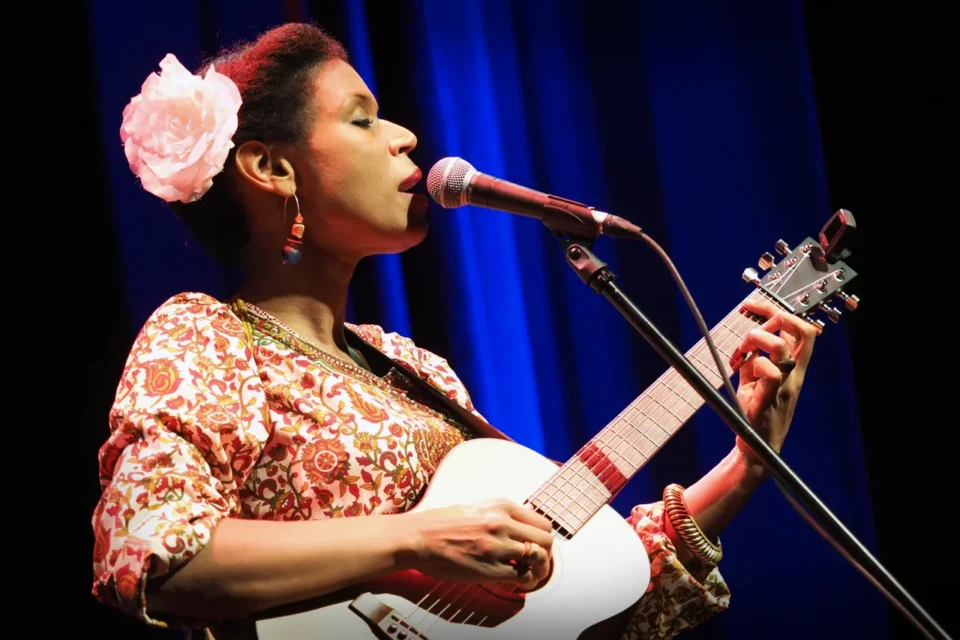 11 11 2015 LUBLIN UL JEZUICKA TEATR STARY KONCERT CARMEN SOUZA & THEO PASCAL „ EPISTOLA " FOT WOJCIECH NIESPIALOWSKI / TS