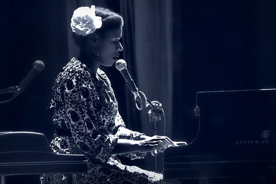 11 11 2015 LUBLIN UL JEZUICKA TEATR STARY KONCERT CARMEN SOUZA & THEO PASCAL „ EPISTOLA " FOT WOJCIECH NIESPIALOWSKI / TS