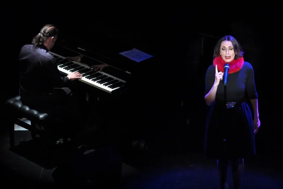 OLYMPUS DIGITAL CAMERA          11 04 2015 LUBLIN UL JEZUICKA TEATR STARY KONCERT LUZ CASAL FOT WOJCIECH NIESPIALOWSKI / TS