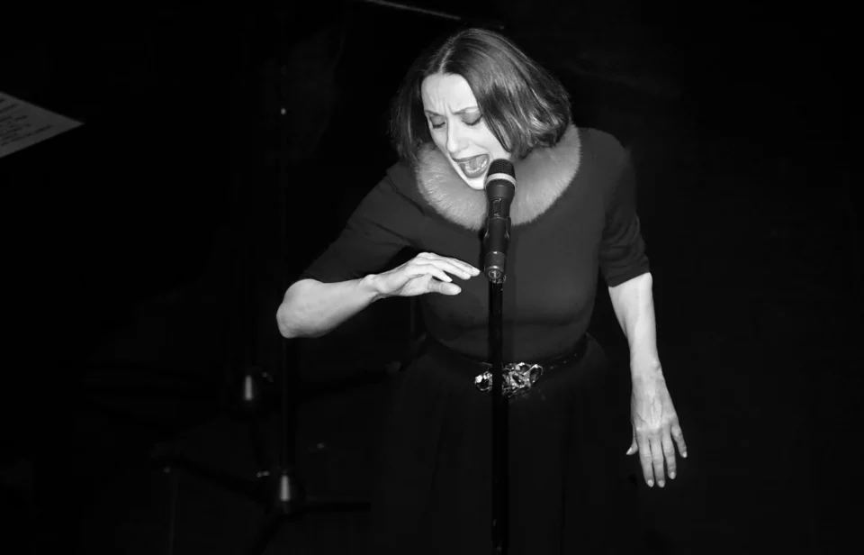 OLYMPUS DIGITAL CAMERA          11 04 2015 LUBLIN UL JEZUICKA TEATR STARY KONCERT LUZ CASAL FOT WOJCIECH NIESPIALOWSKI / TS