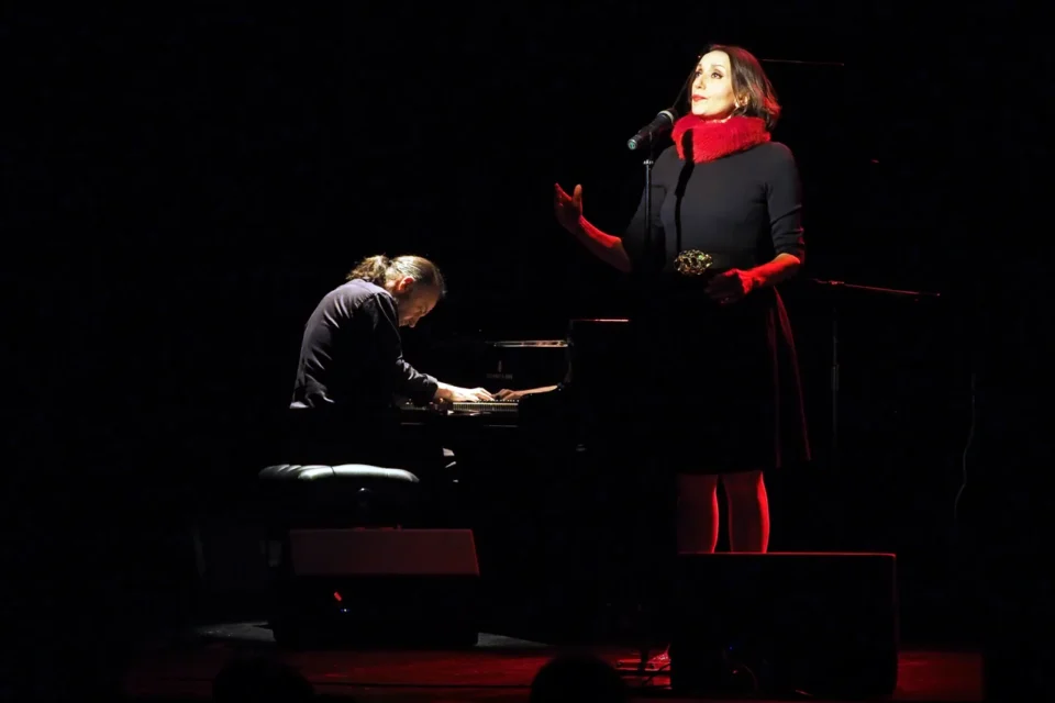 OLYMPUS DIGITAL CAMERA          11 04 2015 LUBLIN UL JEZUICKA TEATR STARY KONCERT LUZ CASAL FOT WOJCIECH NIESPIALOWSKI / TS