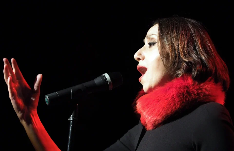 OLYMPUS DIGITAL CAMERA          11 04 2015 LUBLIN UL JEZUICKA TEATR STARY KONCERT LUZ CASAL FOT WOJCIECH NIESPIALOWSKI / TS