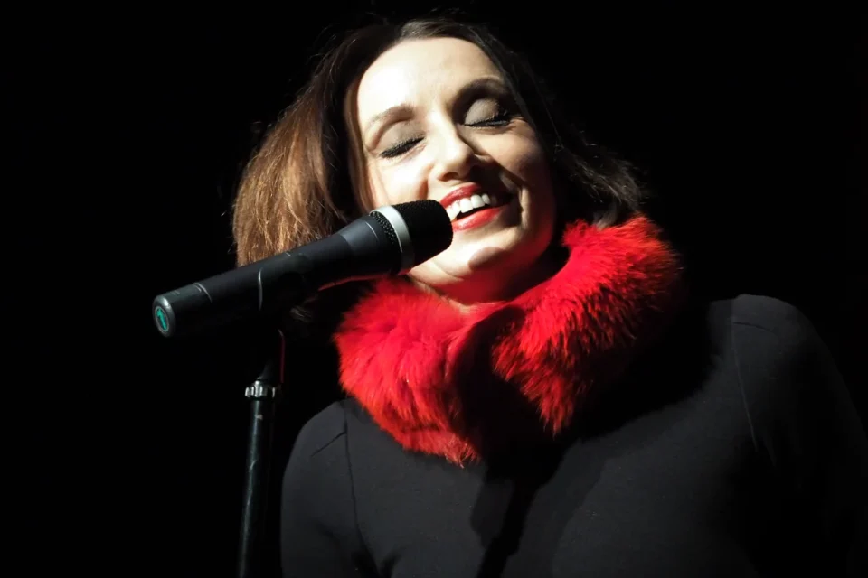 OLYMPUS DIGITAL CAMERA          11 04 2015 LUBLIN UL JEZUICKA TEATR STARY KONCERT LUZ CASAL FOT WOJCIECH NIESPIALOWSKI / TS