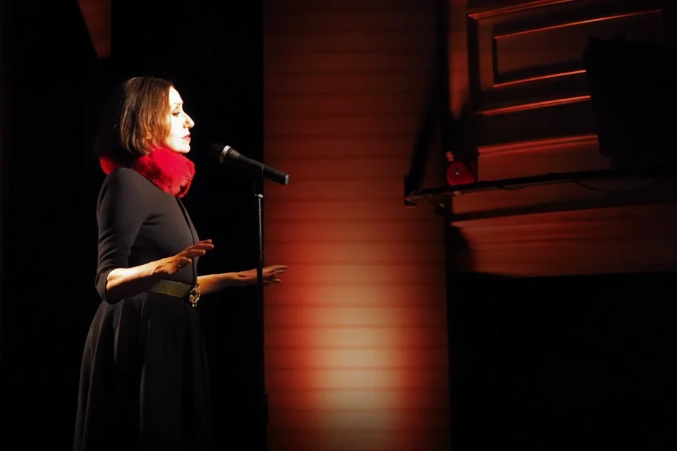 OLYMPUS DIGITAL CAMERA          11 04 2015 LUBLIN UL JEZUICKA TEATR STARY KONCERT LUZ CASAL FOT WOJCIECH NIESPIALOWSKI / TS