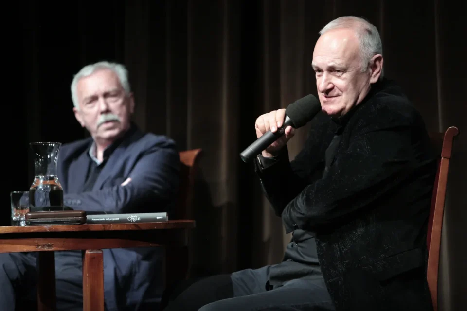 25 04 2016 LUBLIN UL JEZUICKA TEATR STARYPROMOCJA KSIAZKI JACKA CYGANA FOT WOJCIECH NIESPIALOWSKI / TS