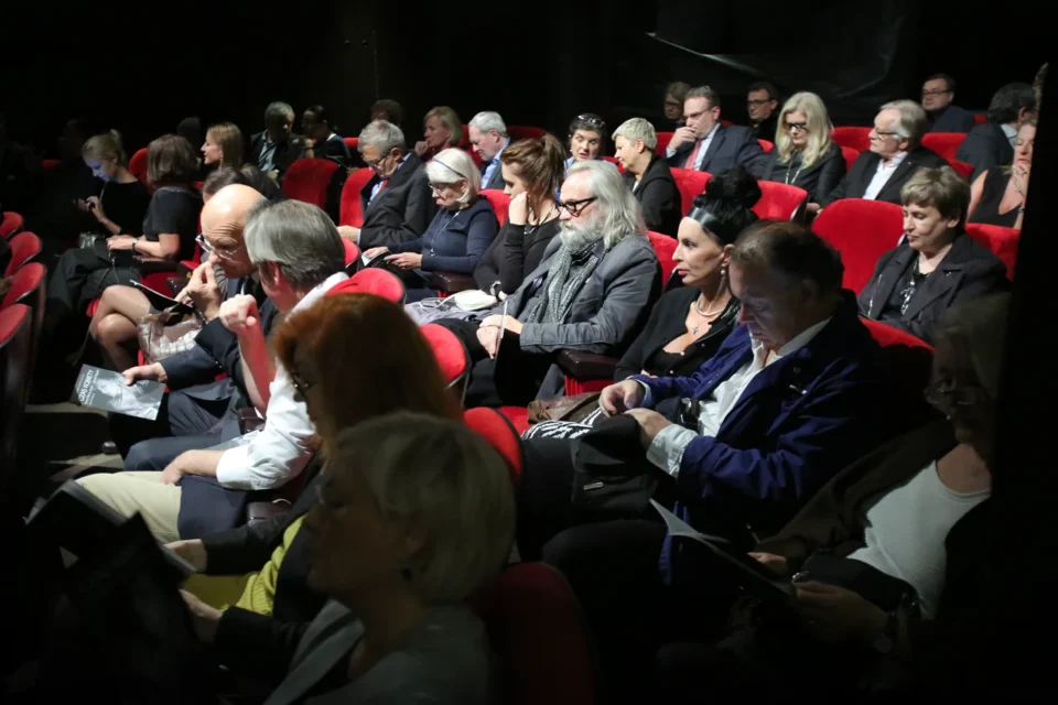 26 09 2015 LUBLIN UL JEZUICKA TEATR STARY CZAS KOBIETY - PREMIERA FOT WOJCIECH NIESPIALOWSKI / TS