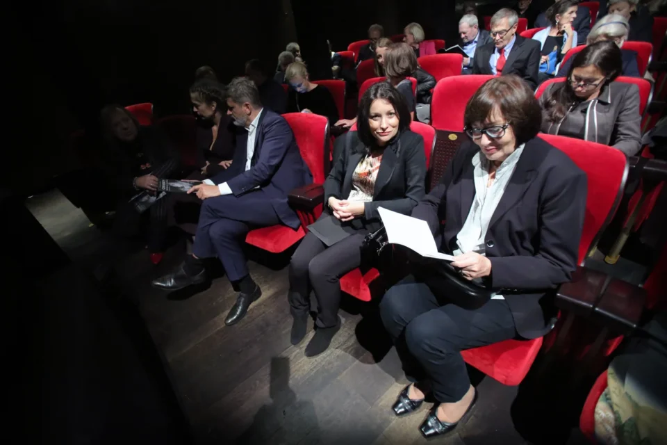 26 09 2015 LUBLIN UL JEZUICKA TEATR STARY CZAS KOBIETY - PREMIERA FOT WOJCIECH NIESPIALOWSKI / TS