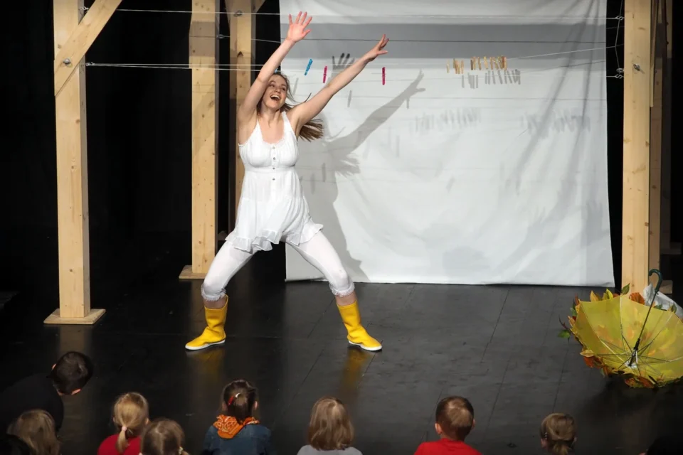 10 05 2015 LUBLIN UL JEZUICKA TEATR STARY - TEATR MALEGO WIDZA Z WARSZAWY - CZTERY PORY ROKU FOT WOJCIECH NIESPIALOWSKI / TS