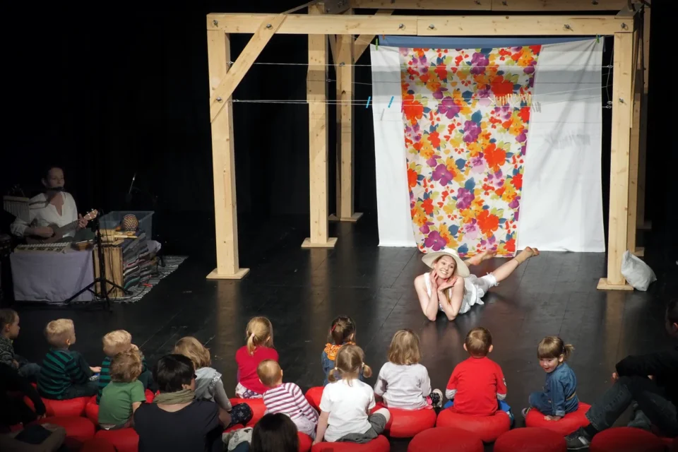 10 05 2015 LUBLIN UL JEZUICKA TEATR STARY - TEATR MALEGO WIDZA Z WARSZAWY - CZTERY PORY ROKU FOT WOJCIECH NIESPIALOWSKI / TS