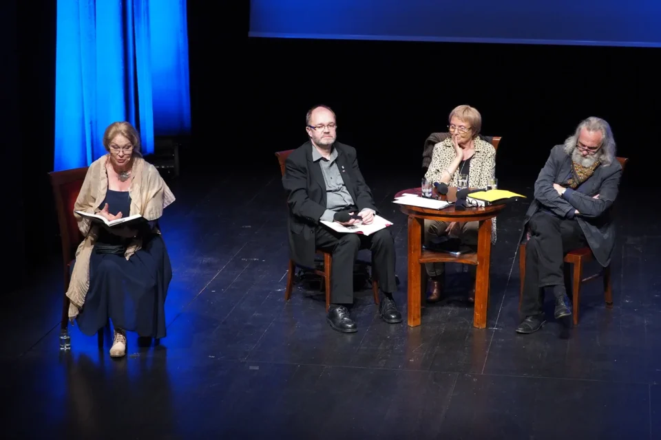 21 05 2015 LUBLIN UL JEZUICKA TEATR STARY DEBATA PONAD GRANICAMI - DZIEWCZYNA Z KAMIENIA FOT WOJCIECH NIESPIALOWSKI / TS