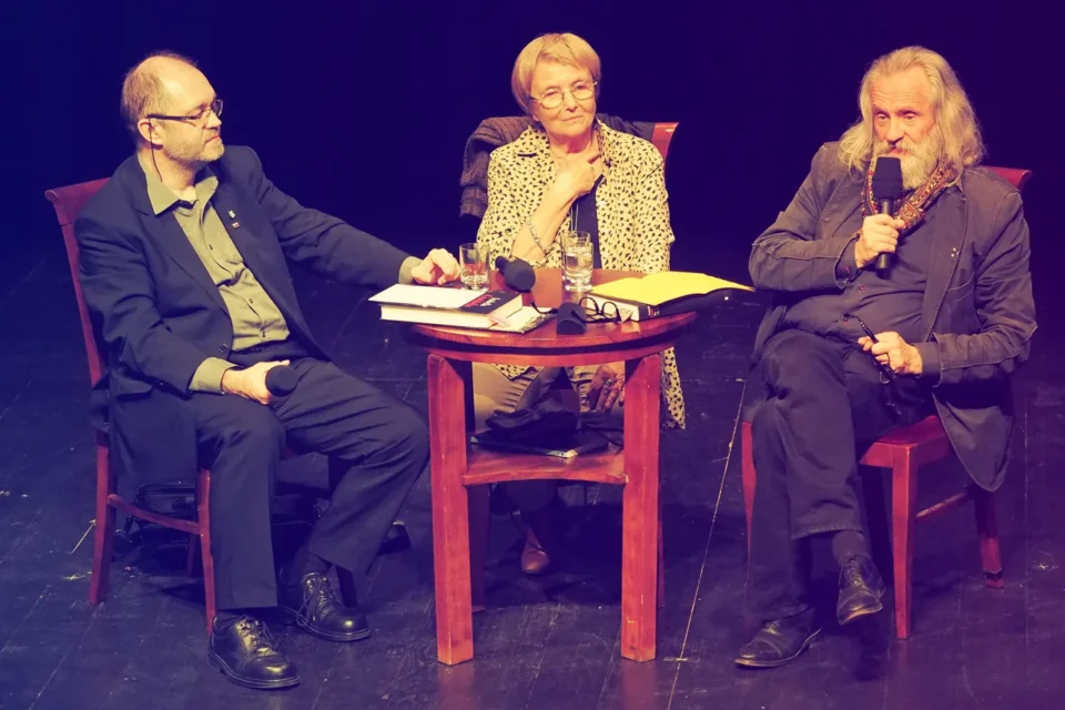 21 05 2015 LUBLIN UL JEZUICKA TEATR STARY DEBATA PONAD GRANICAMI - DZIEWCZYNA Z KAMIENIA FOT WOJCIECH NIESPIALOWSKI / TS
