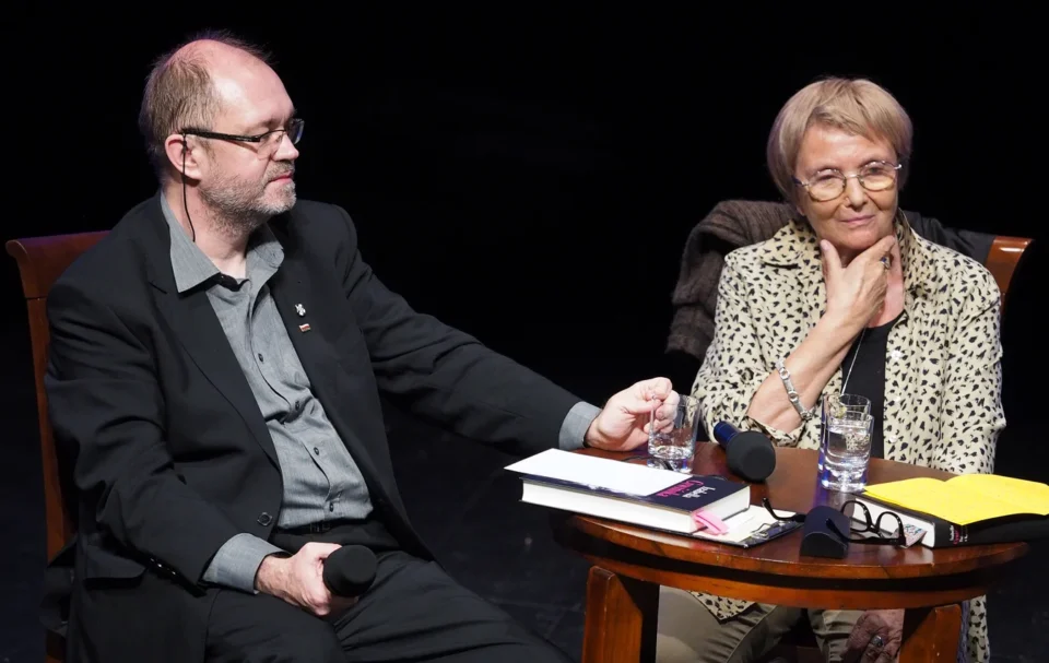 21 05 2015 LUBLIN UL JEZUICKA TEATR STARY DEBATA PONAD GRANICAMI - DZIEWCZYNA Z KAMIENIA FOT WOJCIECH NIESPIALOWSKI / TS