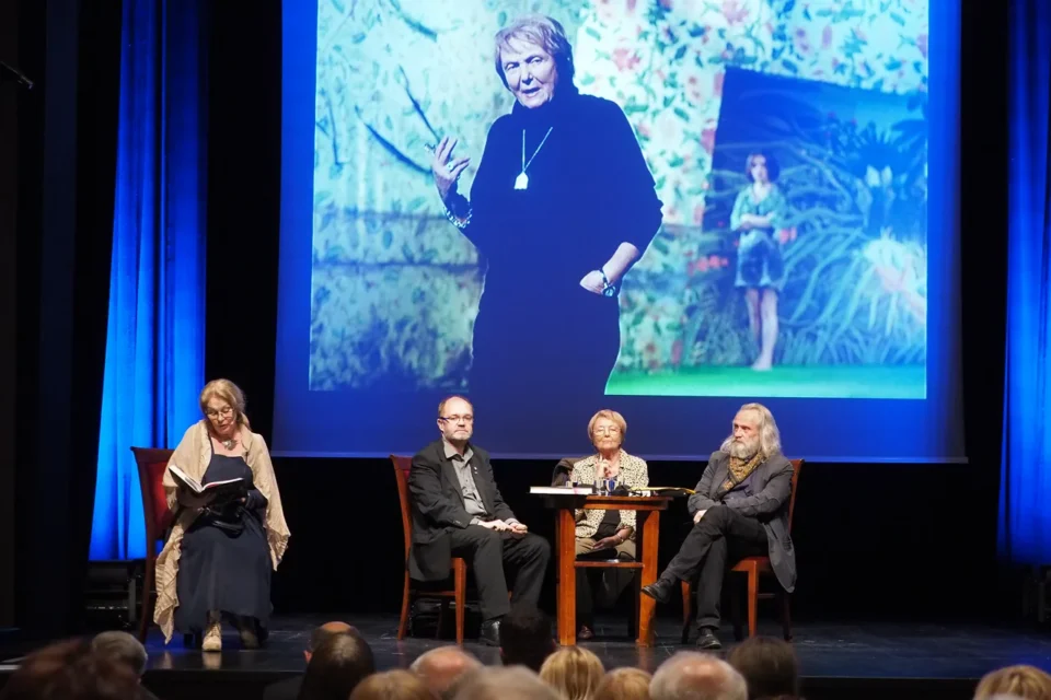 21 05 2015 LUBLIN UL JEZUICKA TEATR STARY DEBATA PONAD GRANICAMI - DZIEWCZYNA Z KAMIENIA FOT WOJCIECH NIESPIALOWSKI / TS