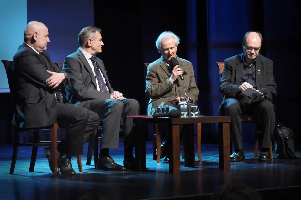 14 04 2016 LUBLIN UL JEZUICKA TEATR STARY DEBATA PONAD GRANICAMI - EMIGRANCI