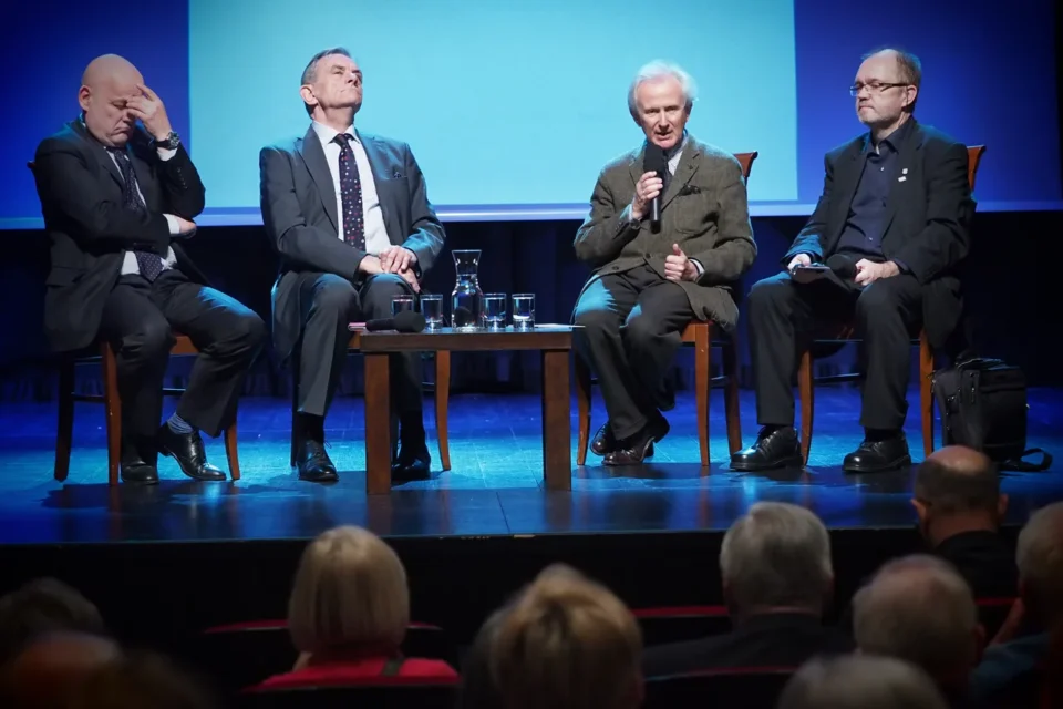 14 04 2016 LUBLIN UL JEZUICKA TEATR STARY DEBATA PONAD GRANICAMI - EMIGRANCI