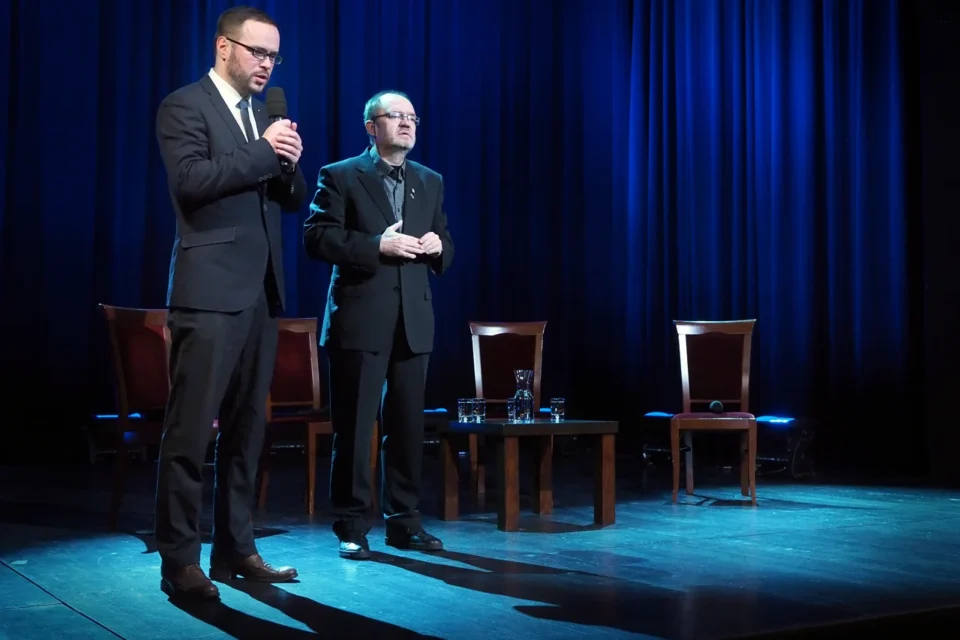 15 12 2016 LUBLIN UL JEZUICKA TEATR STARY DEBATA PONAD GRANICAMI " KATOLICYZM