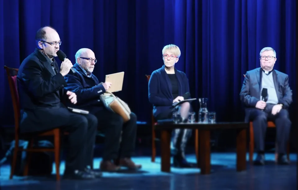 15 12 2016 LUBLIN UL JEZUICKA TEATR STARY DEBATA PONAD GRANICAMI " KATOLICYZM