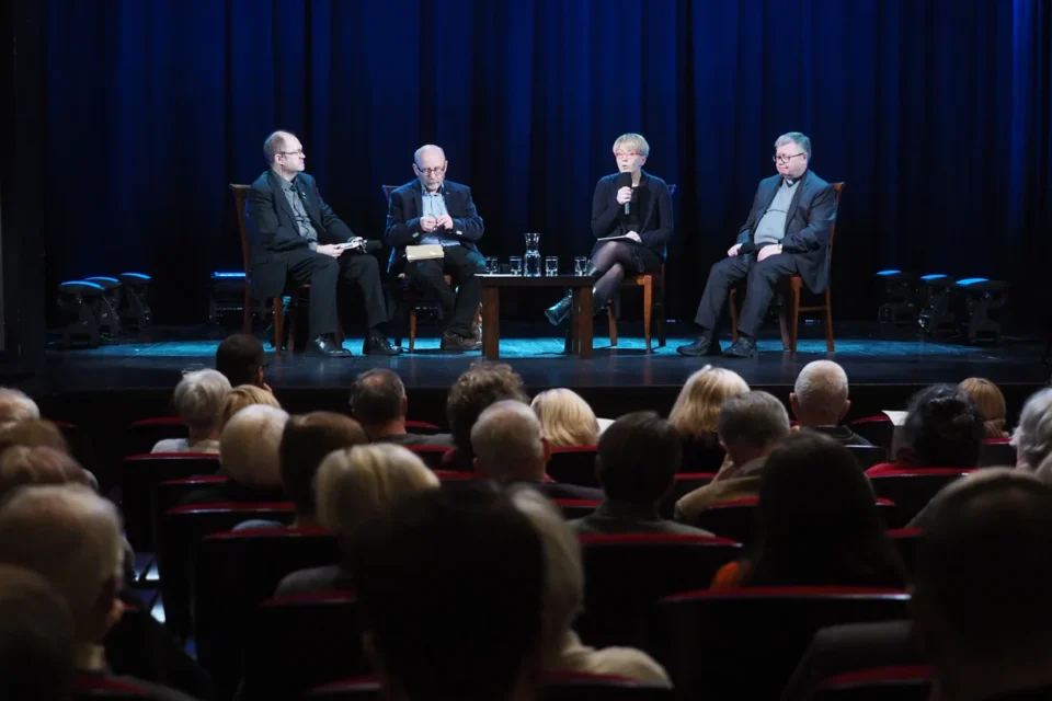 15 12 2016 LUBLIN UL JEZUICKA TEATR STARY DEBATA PONAD GRANICAMI " KATOLICYZM