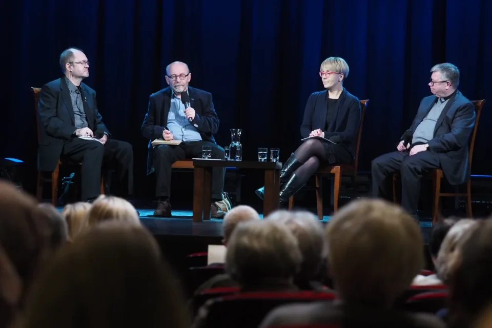 15 12 2016 LUBLIN UL JEZUICKA TEATR STARY DEBATA PONAD GRANICAMI " KATOLICYZM