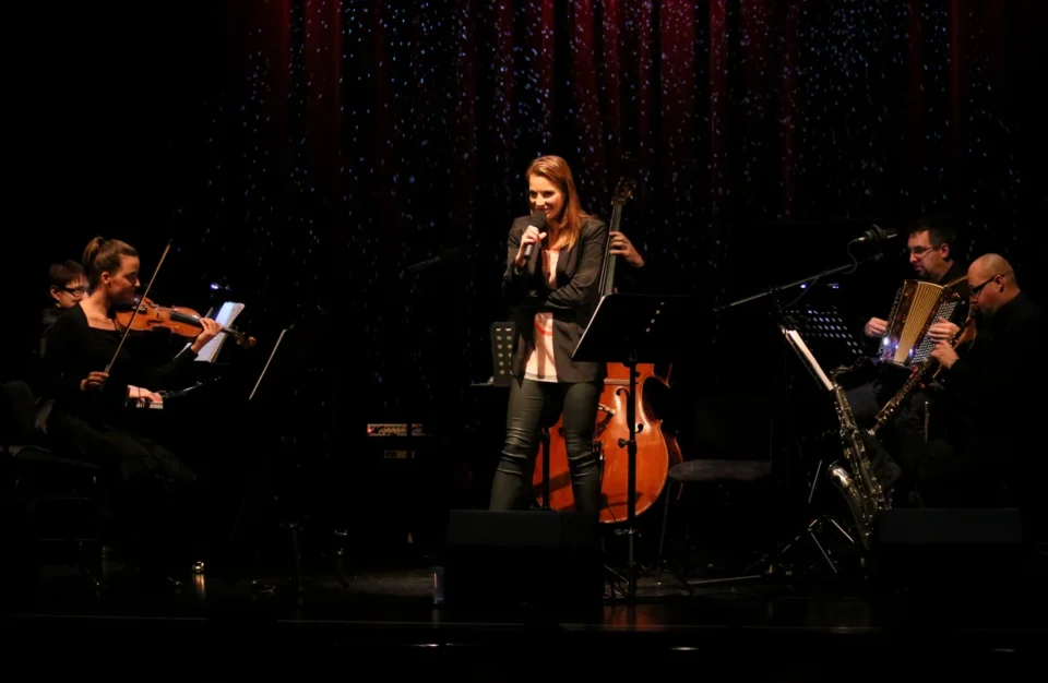 30 09 2012 LUBLIN TEATR STARY KONCERT ANNY DERESZOWSKIEJ I THE NEW ART ENSEMBLE KONCERT BAJKI I DOBRANOCKI FOT DOROTA AWIORKO - KLIMEK