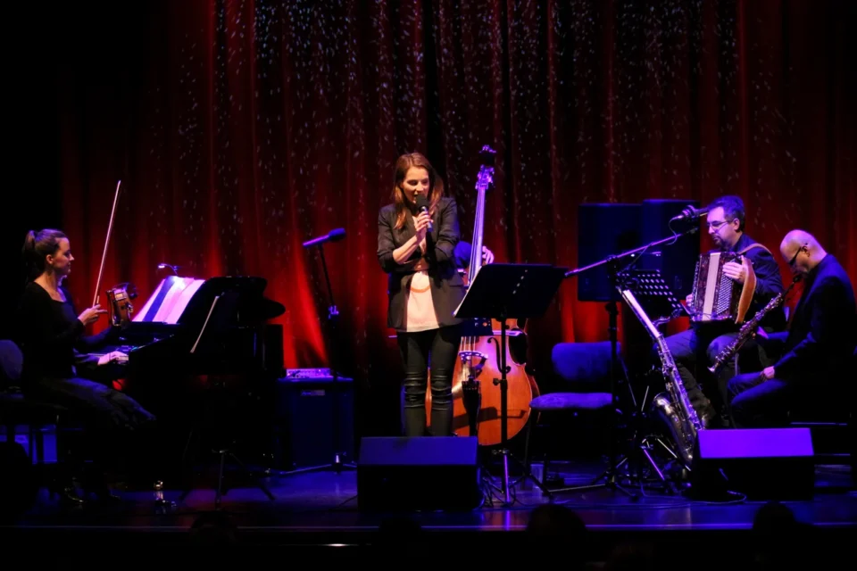 30 09 2012 LUBLIN TEATR STARY KONCERT ANNY DERESZOWSKIEJ I THE NEW ART ENSEMBLE KONCERT BAJKI I DOBRANOCKI FOT DOROTA AWIORKO - KLIMEK