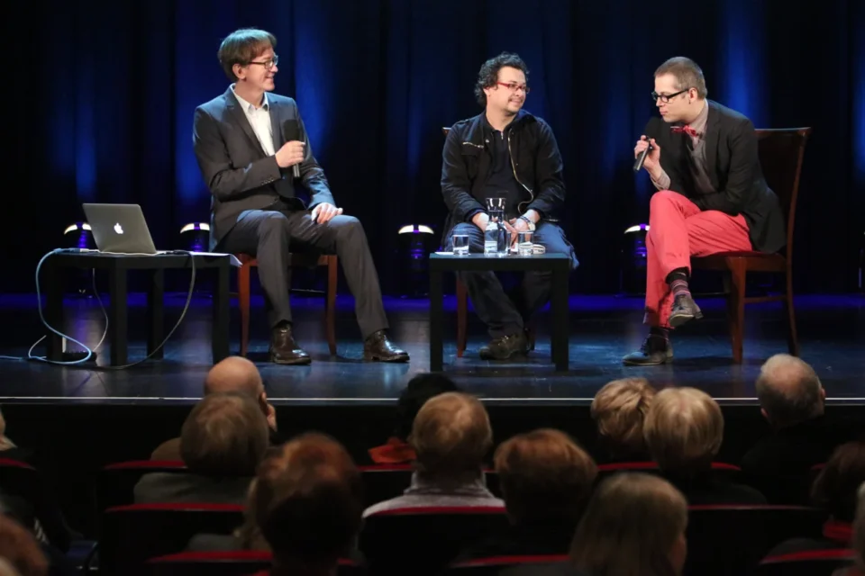 12 02 2013 UL JEZUICKA LUBLIN TEATR STARY  Spotkania Bitwa o kulture Czy Facebook moze byc dobry dla kultury Prowadzenie Roman Pawlowski