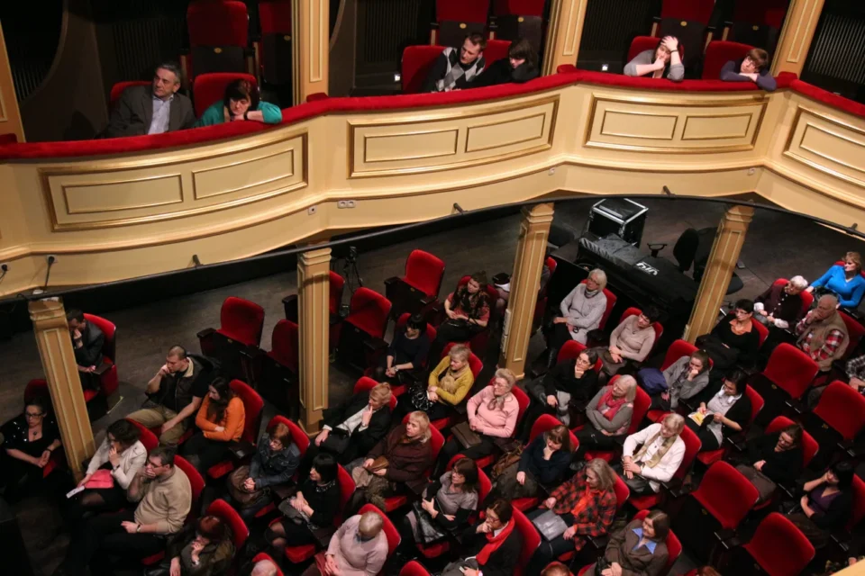 12 02 2013 UL JEZUICKA LUBLIN TEATR STARY  Spotkania Bitwa o kulture Czy Facebook moze byc dobry dla kultury Prowadzenie Roman Pawlowski