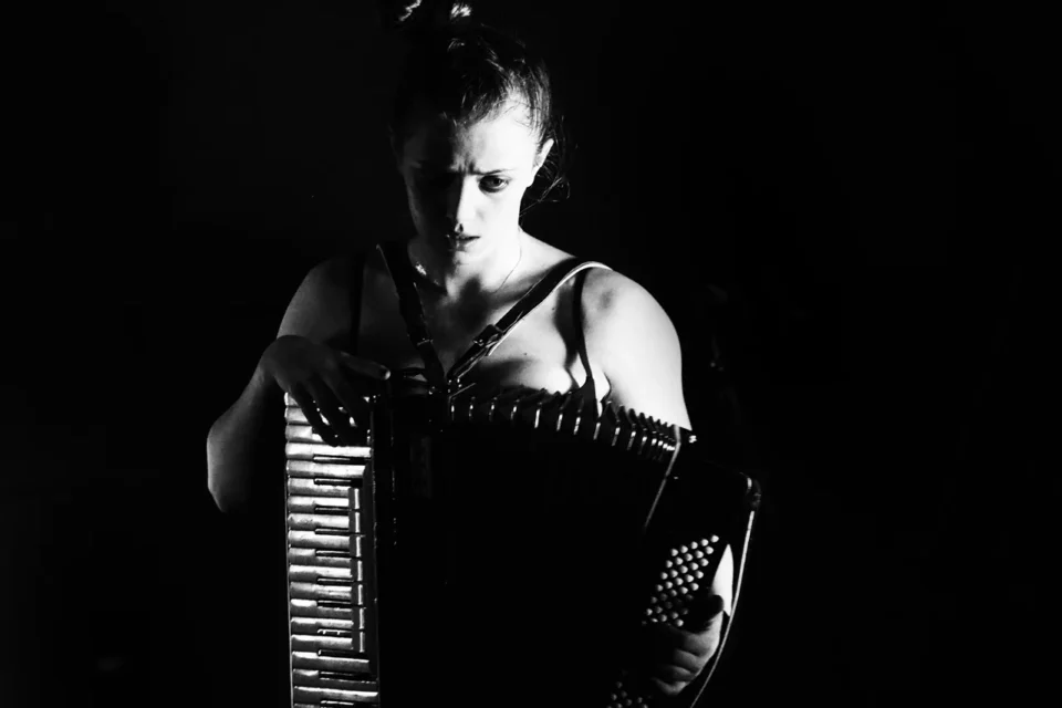 OLYMPUS DIGITAL CAMERA          20 11 2015 UL JEZUICKA LUBLIN TEATR STARY SPEKTAKL GALGAN WROCLAWSKI TEATR WSPOLCZESNY FOT DOROTA AWIORKO