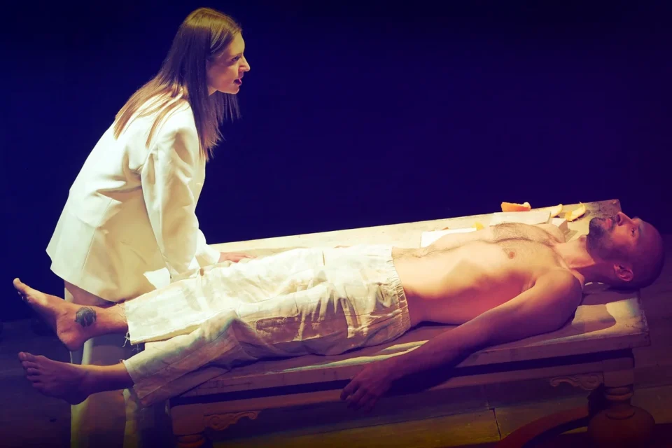 18 12 2015 UL JEZUICKA LUBLIN TEATR STARY SPEKTAKL " IDIOTA " STUDIO TEATRALNE KOLO