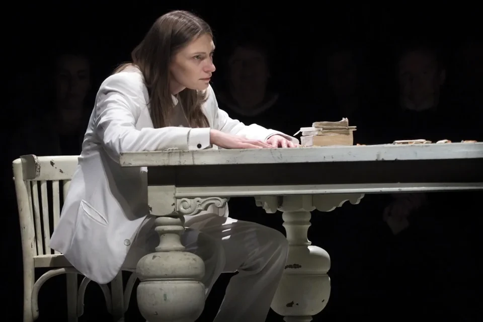 18 12 2015 UL JEZUICKA LUBLIN TEATR STARY SPEKTAKL " IDIOTA " STUDIO TEATRALNE KOLO