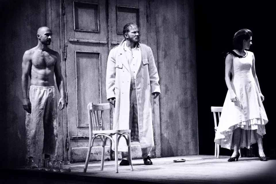 18 12 2015 UL JEZUICKA LUBLIN TEATR STARY SPEKTAKL " IDIOTA " STUDIO TEATRALNE KOLO