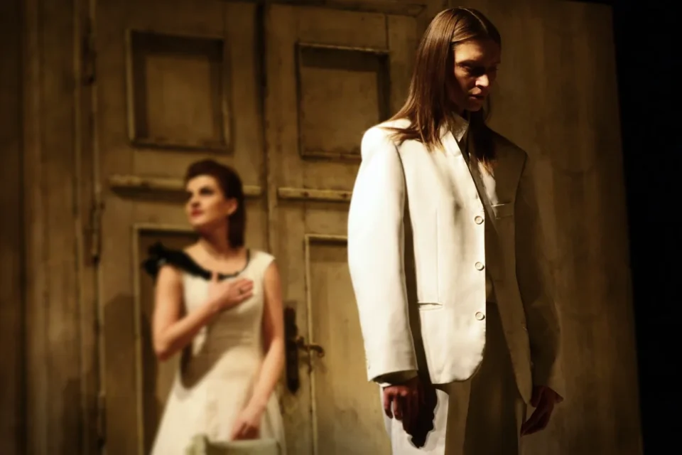 18 12 2015 UL JEZUICKA LUBLIN TEATR STARY SPEKTAKL " IDIOTA " STUDIO TEATRALNE KOLO