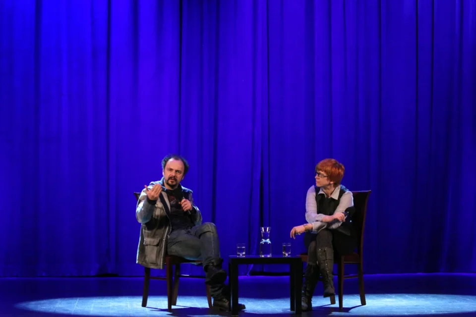 28 01 2013 LUBLIN UL JEZUICKA TEATR STARY TEATR KINO W TEATRZE DOM ZLY PROWADZENIE MAGDALENA SANDECKA GOSC ARKADIUSZ JAKUBIK  FOT DOROTA AWIORKO - KLIMEK