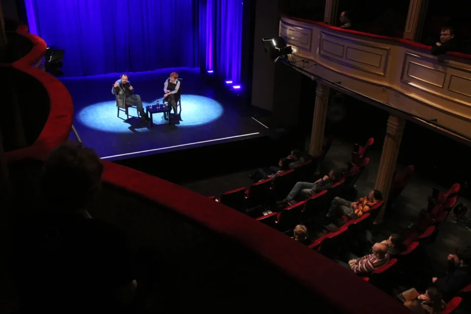 28 01 2013 LUBLIN UL JEZUICKA TEATR STARY TEATR KINO W TEATRZE DOM ZLY PROWADZENIE MAGDALENA SANDECKA GOSC ARKADIUSZ JAKUBIK  FOT DOROTA AWIORKO - KLIMEK