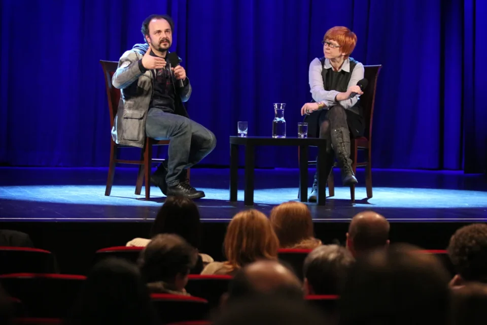 28 01 2013 LUBLIN UL JEZUICKA TEATR STARY TEATR KINO W TEATRZE DOM ZLY PROWADZENIE MAGDALENA SANDECKA GOSC ARKADIUSZ JAKUBIK  FOT DOROTA AWIORKO - KLIMEK