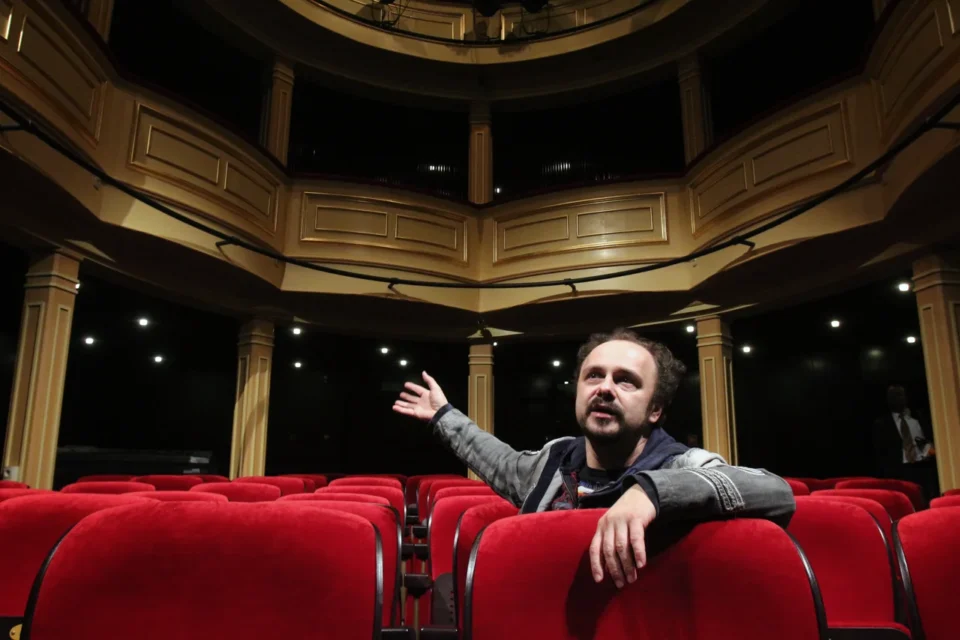 28 01 2013 LUBLIN UL JEZUICKA TEATR STARY TEATR KINO W TEATRZE DOM ZLY PROWADZENIE MAGDALENA SANDECKA GOSC ARKADIUSZ JAKUBIK  FOT DOROTA AWIORKO - KLIMEK