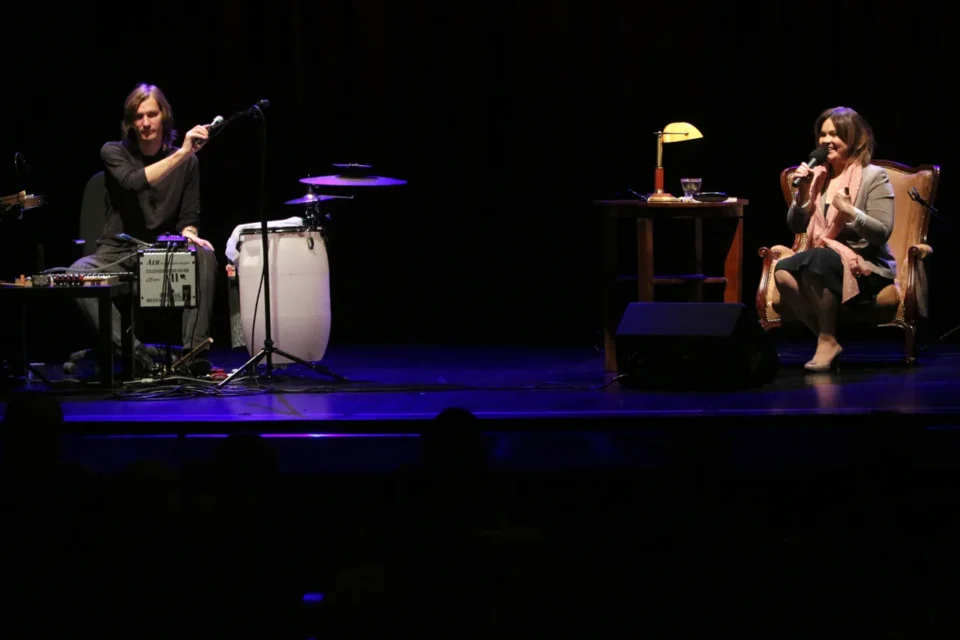 02 12 2012 LUBLIN TEATR STARY BAJKOWA NIEDZIELA  CZYTALA  EDYTA JUNGOWSKA FOT DOROTA AWIORKO - KLIMEK