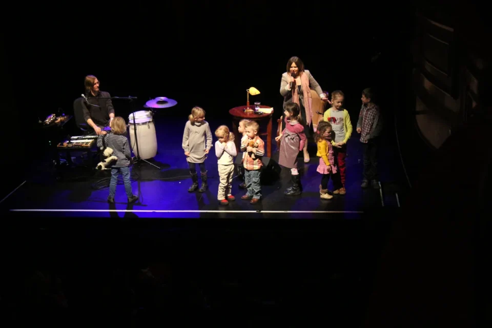 02 12 2012 LUBLIN TEATR STARY BAJKOWA NIEDZIELA  CZYTALA  EDYTA JUNGOWSKA FOT DOROTA AWIORKO - KLIMEK