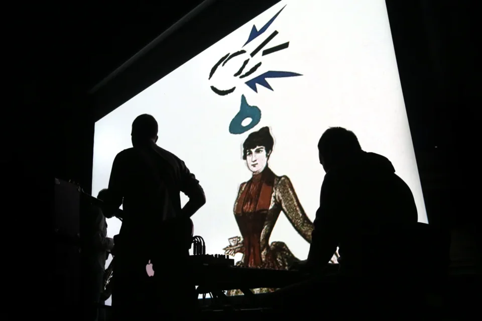 27 02 2015 LUBLIN UL JEZUICKA KINO W TEATRZE STARYM Z MUZYKA NA ZYWO W WYKONANIU ZESPOLU NACZYNIA FOT WOJCIECH NIESPIALOWSKI / TS