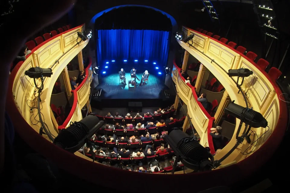 19 10 2015 LUBLIN UL JEZUICKA TEATR STARY KINO W TEATRZE KROL ZYCIA - ROBERT WIECKIEWICZ I JERZY ZIELINSKI FOT WOJCIECH NIESPIALOWSKI / TS