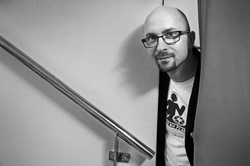 04 04 2016 LUBLIN UL JEZUICKA TEATR STARY KINO Z MUZYKA NA ZYWO W TEATRZE STARYM MUZYKA: MARCIN PUKALUK FOT WOJCIECH NIESPIALOWSKI / TS