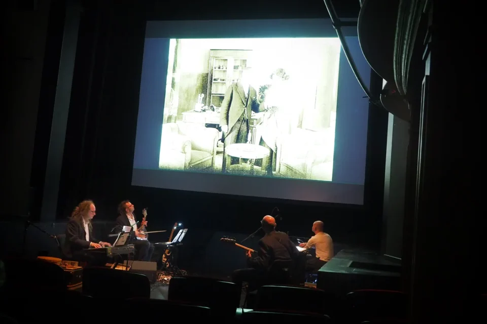 08 02 2016 LUBLIN UL JEZUICKA TEATR STARYKINO W TEATRZE FILM Z MUZYKA NA ZYWO W WYKONANIU GRUPY CZERWIE FOT WOJCIECH NIESPIALOWSKI / TS