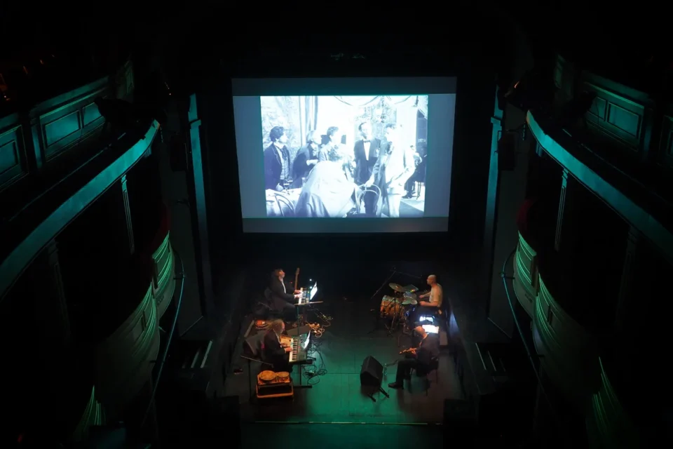 08 02 2016 LUBLIN UL JEZUICKA TEATR STARYKINO W TEATRZE FILM Z MUZYKA NA ZYWO W WYKONANIU GRUPY CZERWIE FOT WOJCIECH NIESPIALOWSKI / TS