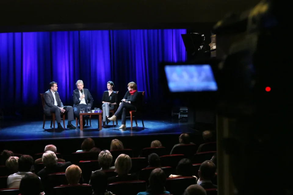 21 10 2013 LUBLIN UL JEZUICKA TEATR STARY KINO W TEATRZE STARYM SPOTKANIE Z TWORCAMI FILMU AMBASSADA - JULIUSZEM MACHULSKIM